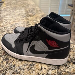 Jordan 1 Mid-Top Sneakers